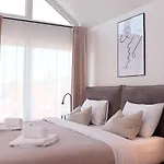 Grosse Penthouse Mit Meerblick, Sonnenterrasse & Luxusbad Von 