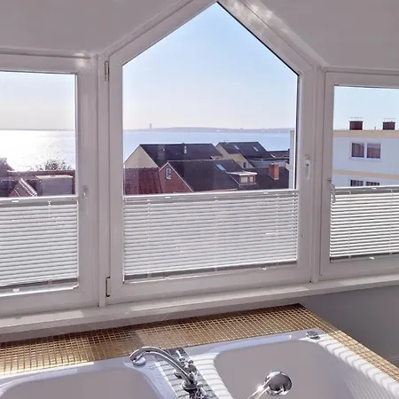 Grosse Penthouse Mit Meerblick, Sonnenterrasse & Luxusbad Von 