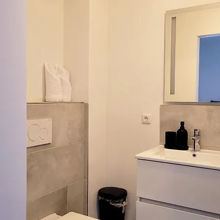 Grosse Penthouse Mit Meerblick, Sonnenterrasse & Luxusbad Von 