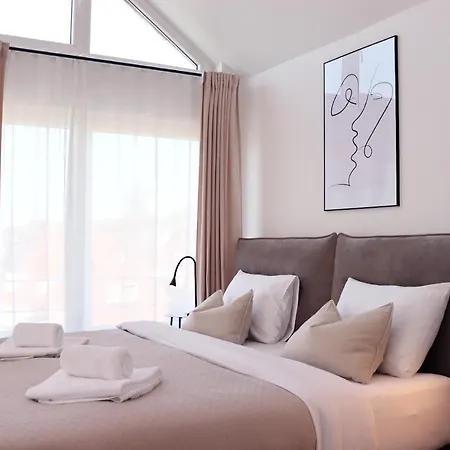 Grosse Penthouse Mit Meerblick, Sonnenterrasse & Luxusbad Von 