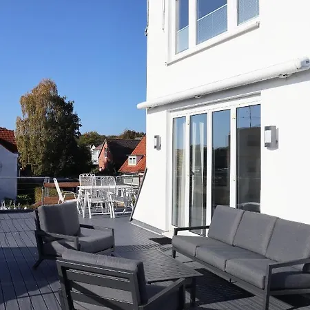 Grosse Penthouse Mit Meerblick, Sonnenterrasse & Luxusbad Von 