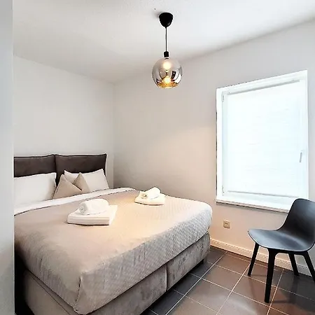 Grosse Penthouse Mit Meerblick, Sonnenterrasse & Luxusbad Von 