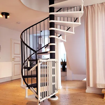 Grosse Penthouse Mit Meerblick, Sonnenterrasse & Luxusbad Von 