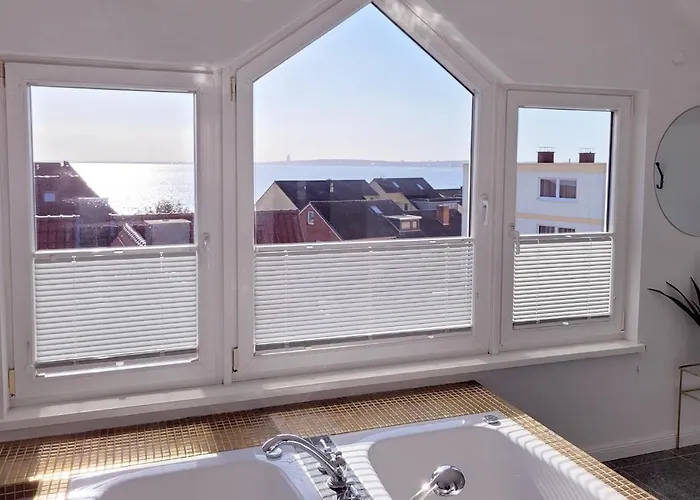 Grosse Penthouse Mit Meerblick, Sonnenterrasse & Luxusbad Von 