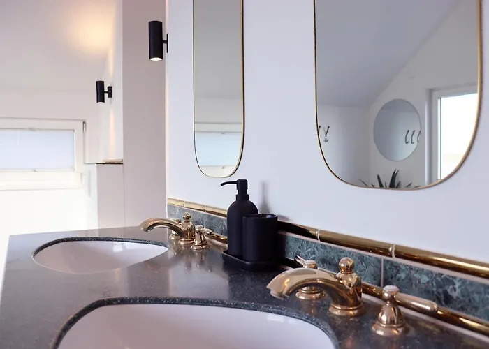 Grosse Penthouse Mit Meerblick, Sonnenterrasse & Luxusbad Von 