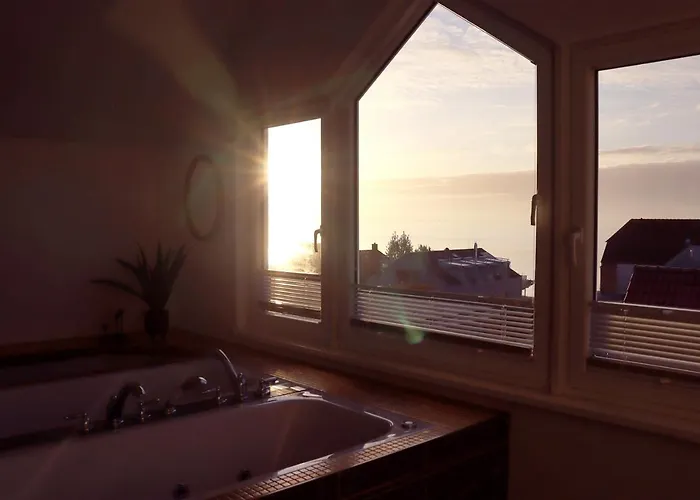 Grosse Penthouse Mit Meerblick, Sonnenterrasse & Luxusbad Von 